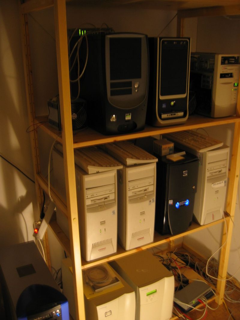 Server_room_2008-05-10_20080510143304.jpg